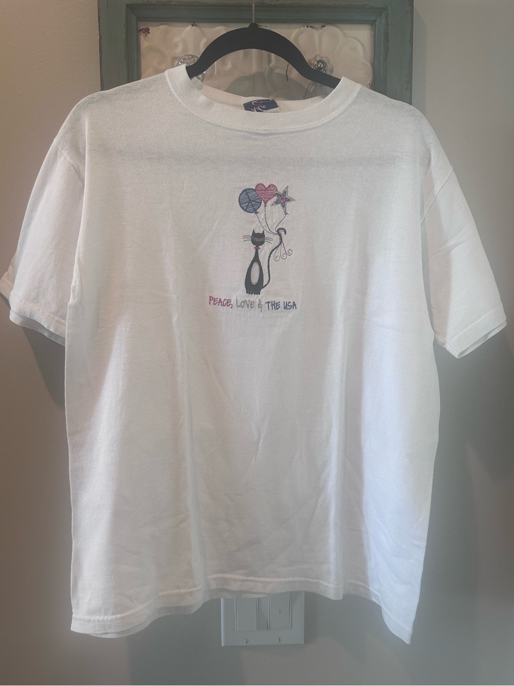 Peace Love & The USA White Cat Graphic T-Shirt Size Medium
